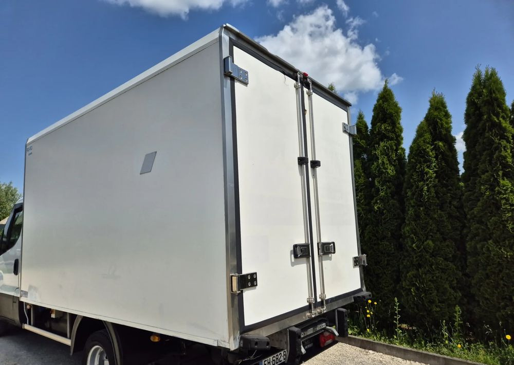 Chłodnia Mroźnia 3.6m 2017 rok Carrier Xarios 600 zasilanie stacjonarne 230v , 2 parowniki, stan bdb! - Kėbulas - refrižeratorius: foto 4 Chłodnia Mroźnia 3.6m 2017 rok Carrier Xarios 600 zasilanie stacjonarne 230v , 2 parowniki, stan bdb! - Kėbulas - refrižeratorius: foto 4