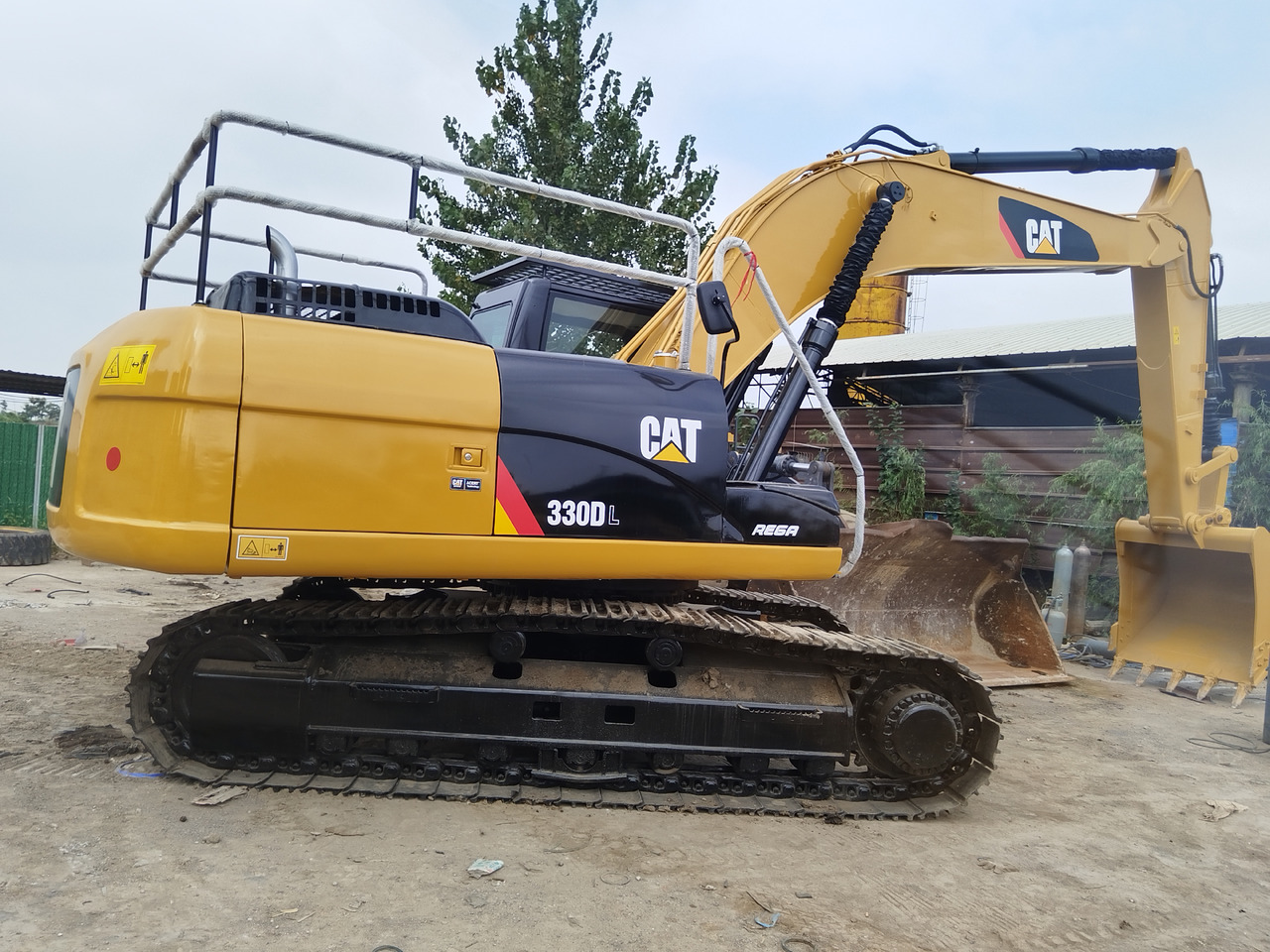 CATERPILLAR 330DL good condition 2024 30 ton excavator for sale - Vikšrinis ekskavatorius: foto 1 CATERPILLAR 330DL good condition 2024 30 ton excavator for sale - Vikšrinis ekskavatorius: foto 1
