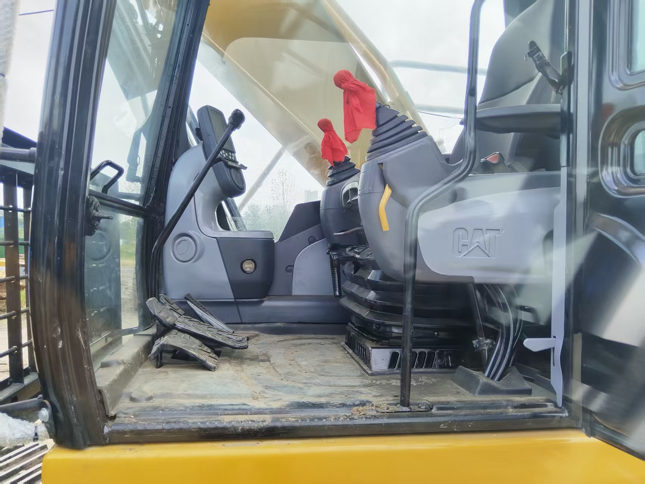 CATERPILLAR 330DL good condition 2024 30 ton excavator for sale - Vikšrinis ekskavatorius: foto 5 CATERPILLAR 330DL good condition 2024 30 ton excavator for sale - Vikšrinis ekskavatorius: foto 5