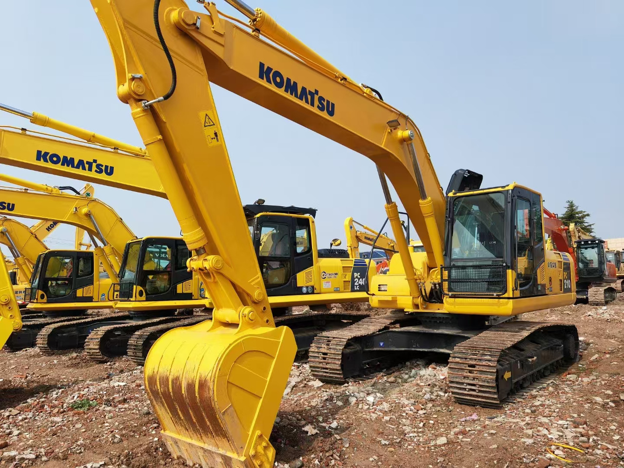 KOMATSU pc210-8 used crawler excavator japan brand hot sale - Vikšrinis ekskavatorius: foto 3 KOMATSU pc210-8 used crawler excavator japan brand hot sale - Vikšrinis ekskavatorius: foto 3