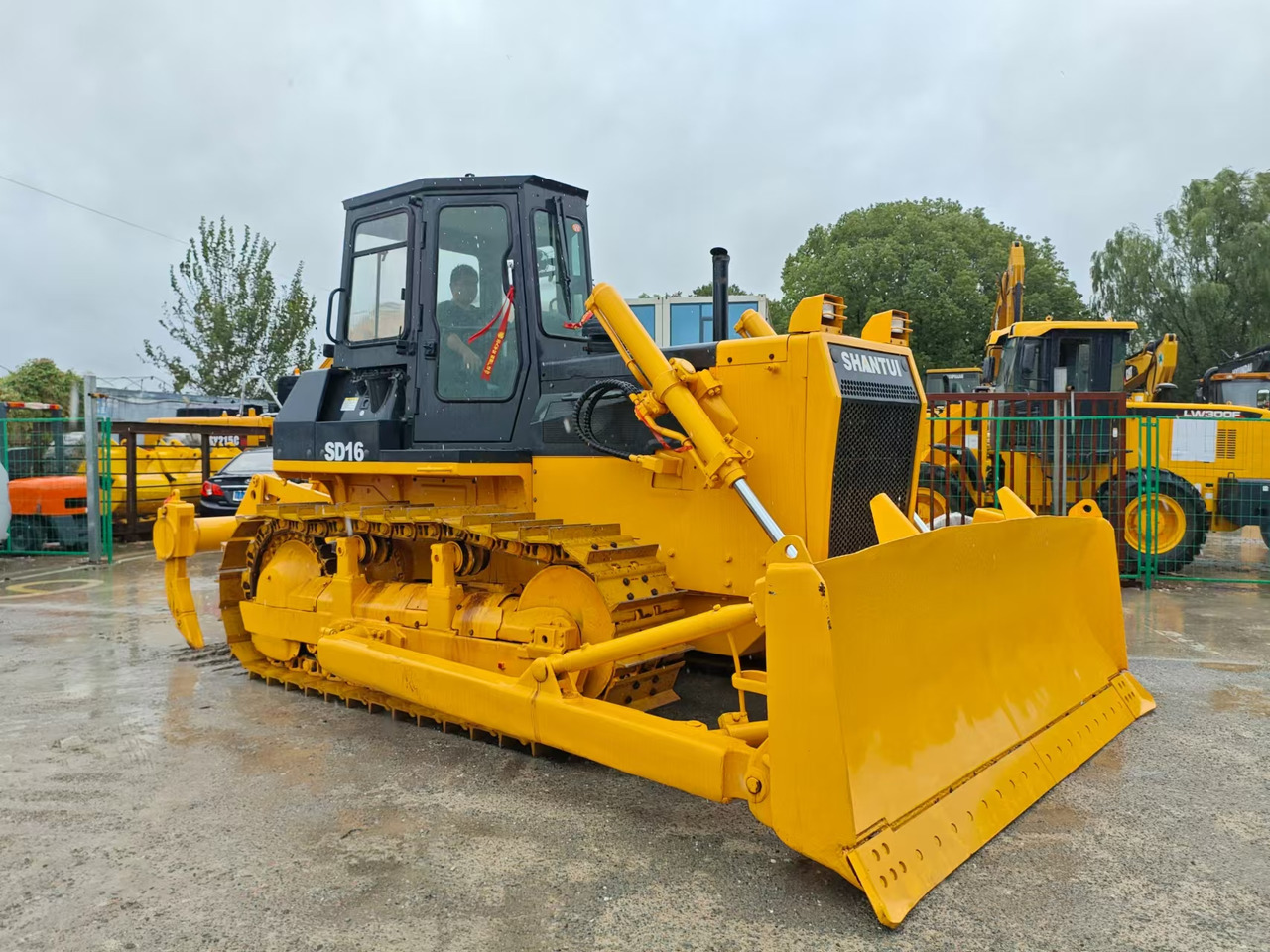 SHANTUI sd16 bullldozer made in china low price for sale - Buldozeris: foto 1 SHANTUI sd16 bullldozer made in china low price for sale - Buldozeris: foto 1