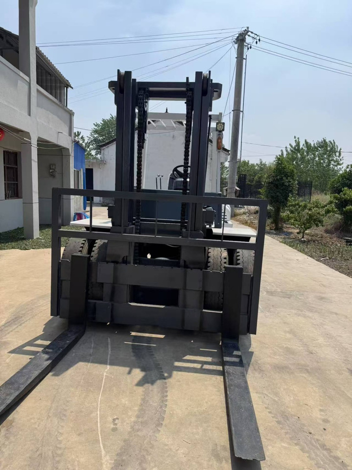 TCM fd100 used 2024 japan brand diesel forklift - Dyzelinis krautuvas: foto 4 TCM fd100 used 2024 japan brand diesel forklift - Dyzelinis krautuvas: foto 4