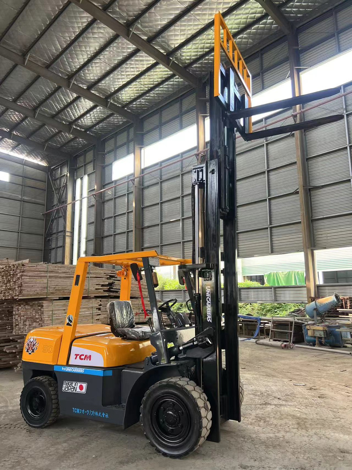 TCM fd50 japan brand original 5 ton diesel forklift 3 section 4.5m Customizable mast clamp side shift lizingą TCM fd50 japan brand original 5 ton diesel forklift 3 section 4.5m Customizable mast clamp side shift: foto 6