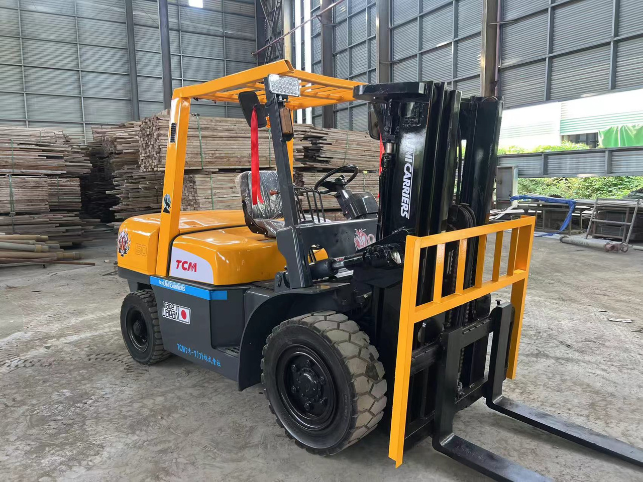 TCM fd50 japan brand original 5 ton diesel forklift 3 section 4.5m Customizable mast clamp side shift - Dyzelinis krautuvas: foto 1 TCM fd50 japan brand original 5 ton diesel forklift 3 section 4.5m Customizable mast clamp side shift - Dyzelinis krautuvas: foto 1