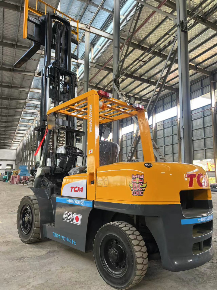 TCM fd50 japan brand original 5 ton diesel forklift 3 section 4.5m Customizable mast clamp side shift - Dyzelinis krautuvas: foto 4 TCM fd50 japan brand original 5 ton diesel forklift 3 section 4.5m Customizable mast clamp side shift - Dyzelinis krautuvas: foto 4