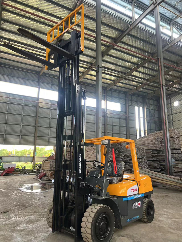 TCM fd50 japan brand original 5 ton diesel forklift 3 section 4.5m Customizable mast clamp side shift lizingą TCM fd50 japan brand original 5 ton diesel forklift 3 section 4.5m Customizable mast clamp side shift: foto 8