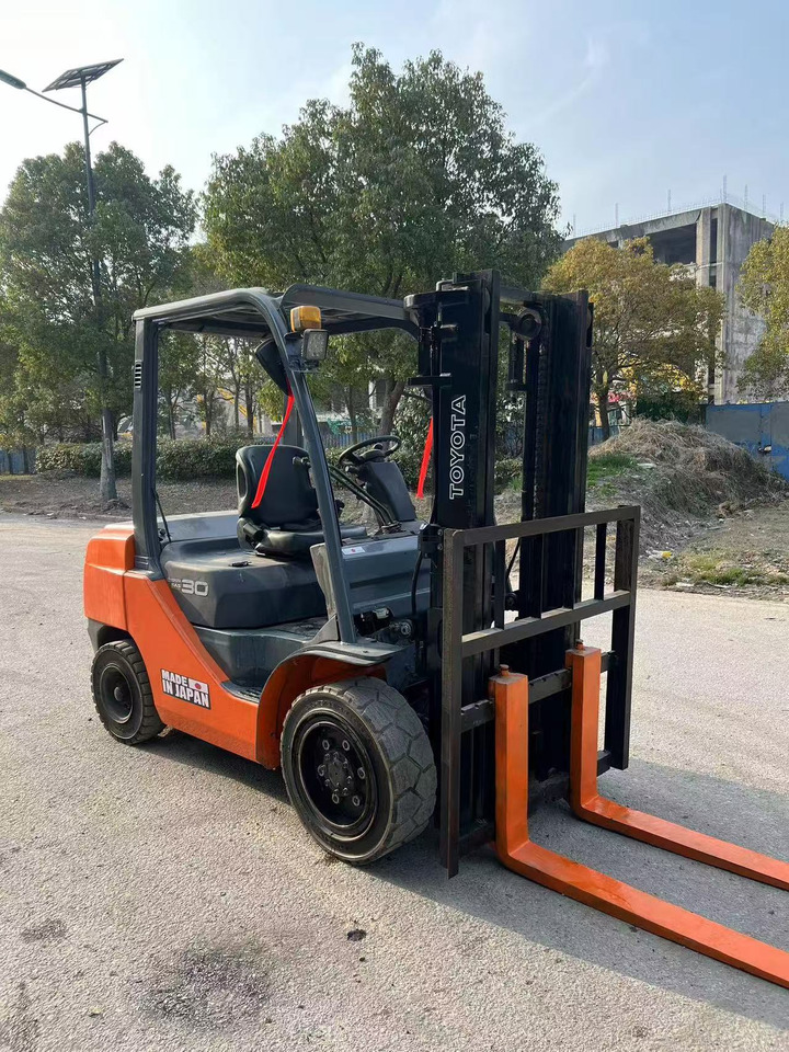 TOYOTA 3 ton 8F used japan brand diesel forklift - Dyzelinis krautuvas: foto 2 TOYOTA 3 ton 8F used japan brand diesel forklift - Dyzelinis krautuvas: foto 2