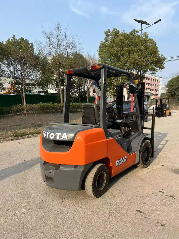 TOYOTA 3 ton 8F used japan brand diesel forklift - Dyzelinis krautuvas: foto 4 TOYOTA 3 ton 8F used japan brand diesel forklift - Dyzelinis krautuvas: foto 4