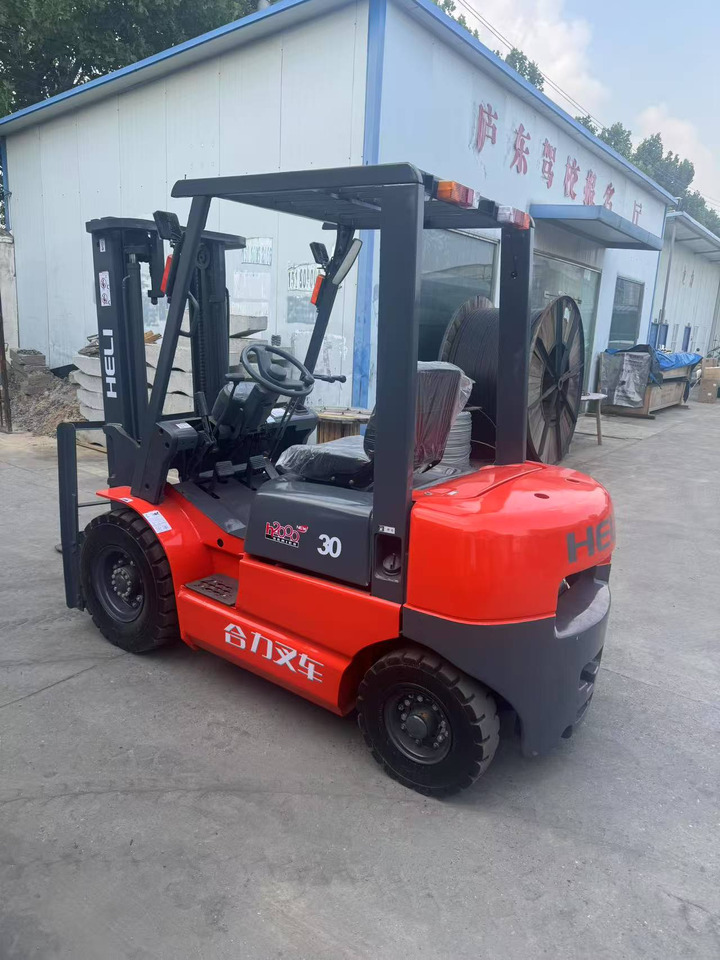 Heli stock new 2024 model 3T diesel forklift Customizable Mast & Clamp - Dyzelinis krautuvas: foto 4 Heli stock new 2024 model 3T diesel forklift Customizable Mast & Clamp - Dyzelinis krautuvas: foto 4
