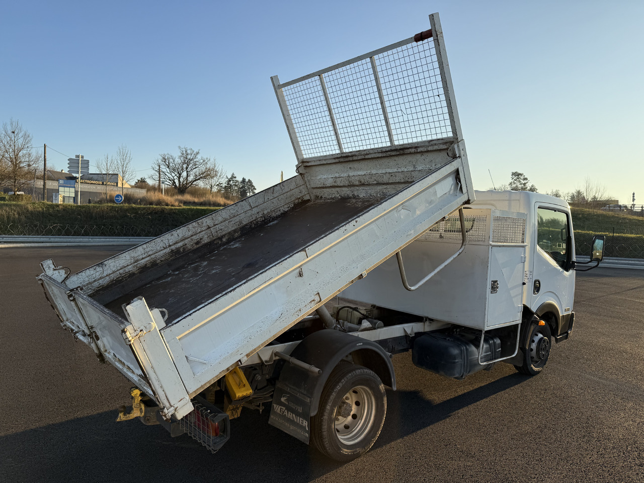 NISSAN CABSTAR 35.11 - Mažas savivartis: foto 3 NISSAN CABSTAR 35.11 - Mažas savivartis: foto 3