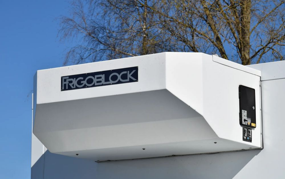 Refrižeratorius sunkvežimis Iveco DAILY 70C18 / 3.0 - 180 KM / AUTOMAT HI-MATIC / 3 OSOBY / CHŁODNIA - MROŹNIA 4,55 M / AGREGAD FRIGOBLOCK / WINDA SORENSEN / KLIMA / TEMPOMAT / KAMERA COFANIA / REGULOWANE ZAWIESZENIE / SERWISOWA: foto 17