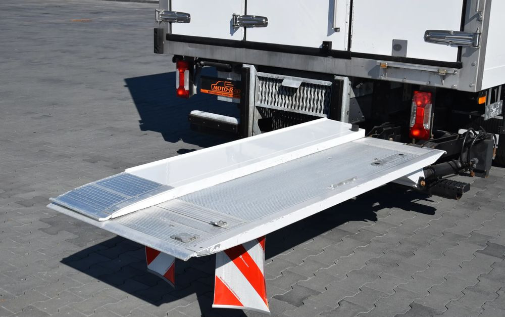 Refrižeratorius sunkvežimis Iveco DAILY 70C18 / 3.0 - 180 KM / AUTOMAT HI-MATIC / 3 OSOBY / CHŁODNIA - MROŹNIA 4,55 M / AGREGAD FRIGOBLOCK / WINDA SORENSEN / KLIMA / TEMPOMAT / KAMERA COFANIA / REGULOWANE ZAWIESZENIE / SERWISOWA: foto 18