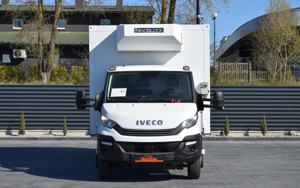 Iveco DAILY 70C18 / 3.0 - 180 KM / AUTOMAT HI-MATIC / 3 OSOBY / CHŁODNIA - MROŹNIA 4,55 M / AGREGAD FRIGOBLOCK / WINDA SORENSEN / KLIMA / TEMPOMAT / KAMERA COFANIA / REGULOWANE ZAWIESZENIE / SERWISOWA - Refrižeratorius sunkvežimis: foto 2 Iveco DAILY 70C18 / 3.0 - 180 KM / AUTOMAT HI-MATIC / 3 OSOBY / CHŁODNIA - MROŹNIA 4,55 M / AGREGAD FRIGOBLOCK / WINDA SORENSEN / KLIMA / TEMPOMAT / KAMERA COFANIA / REGULOWANE ZAWIESZENIE / SERWISOWA - Refrižeratorius sunkvežimis: foto 2