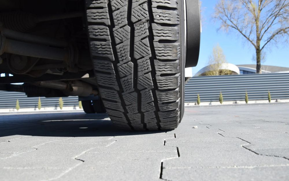 Refrižeratorius sunkvežimis Iveco DAILY 70C18 / 3.0 - 180 KM / AUTOMAT HI-MATIC / 3 OSOBY / CHŁODNIA - MROŹNIA 4,55 M / AGREGAD FRIGOBLOCK / WINDA SORENSEN / KLIMA / TEMPOMAT / KAMERA COFANIA / REGULOWANE ZAWIESZENIE / SERWISOWA: foto 13