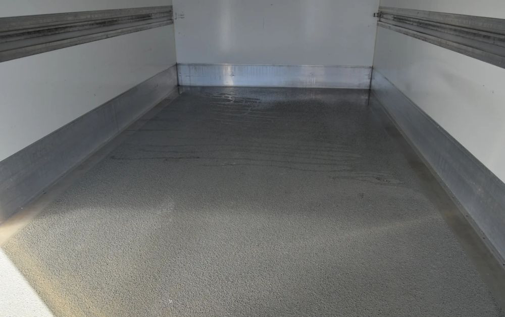 Refrižeratorius sunkvežimis Iveco DAILY 70C18 / 3.0 - 180 KM / AUTOMAT HI-MATIC / 3 OSOBY / CHŁODNIA - MROŹNIA 4,55 M / AGREGAD FRIGOBLOCK / WINDA SORENSEN / KLIMA / TEMPOMAT / KAMERA COFANIA / REGULOWANE ZAWIESZENIE / SERWISOWA: foto 25