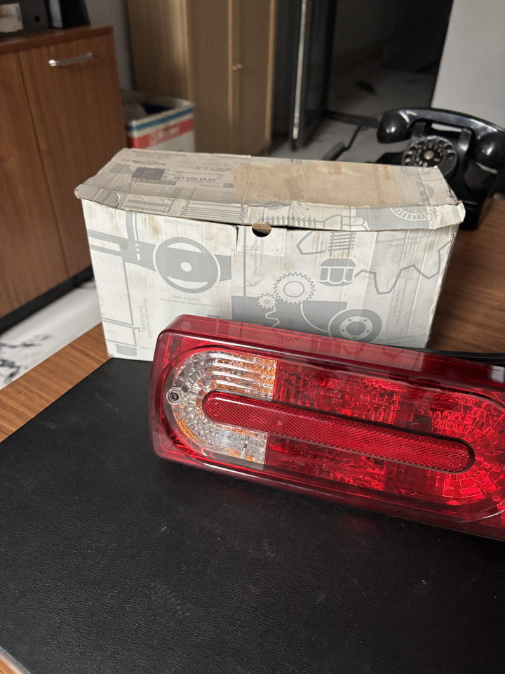 MERCEDES-BENZ G W463 G SERIES TAIL LIGHT - Galinis žibintas: foto 2 MERCEDES-BENZ G W463 G SERIES TAIL LIGHT - Galinis žibintas: foto 2
