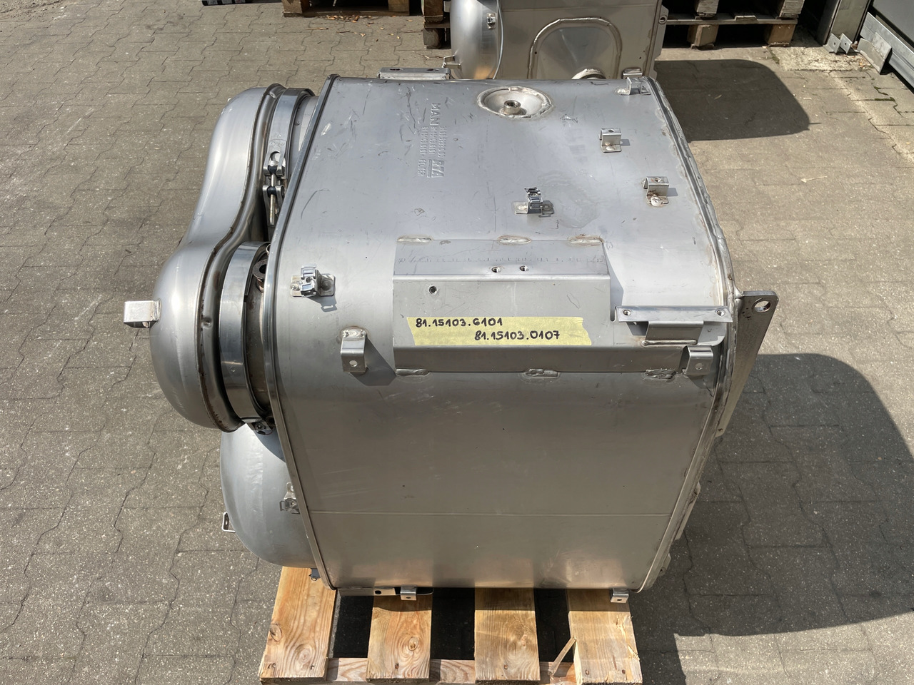 KATALIZATOR MAN TGX TGS EURO 6 DPF TŁUMIK WYDECH 81151036101 - Katalizatorius - Sunkvežimis: foto 2 KATALIZATOR MAN TGX TGS EURO 6 DPF TŁUMIK WYDECH 81151036101 - Katalizatorius - Sunkvežimis: foto 2