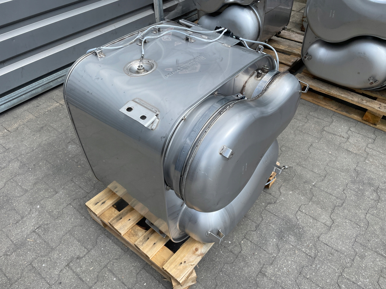 KATALIZATOR MAN TGX TGS EURO 6 DPF TŁUMIK WYDECH 81151036128 - Katalizatorius - Sunkvežimis: foto 3 KATALIZATOR MAN TGX TGS EURO 6 DPF TŁUMIK WYDECH 81151036128 - Katalizatorius - Sunkvežimis: foto 3