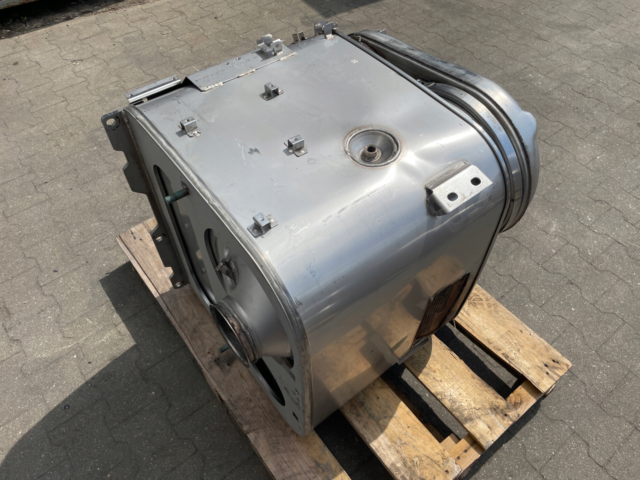 KATALIZATOR MAN TGX TGS EURO 6 DPF TŁUMIK WYDECH 81151036182 - Katalizatorius - Sunkvežimis: foto 4 KATALIZATOR MAN TGX TGS EURO 6 DPF TŁUMIK WYDECH 81151036182 - Katalizatorius - Sunkvežimis: foto 4