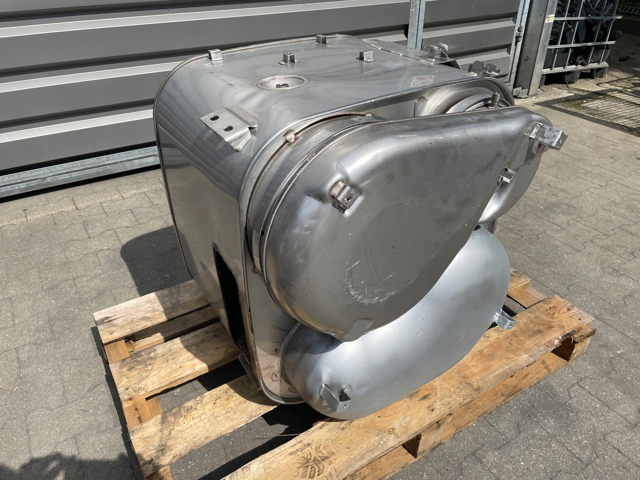 KATALIZATOR MAN TGX TGS EURO 6 DPF TŁUMIK WYDECH 81151036182 - Katalizatorius - Sunkvežimis: foto 3 KATALIZATOR MAN TGX TGS EURO 6 DPF TŁUMIK WYDECH 81151036182 - Katalizatorius - Sunkvežimis: foto 3