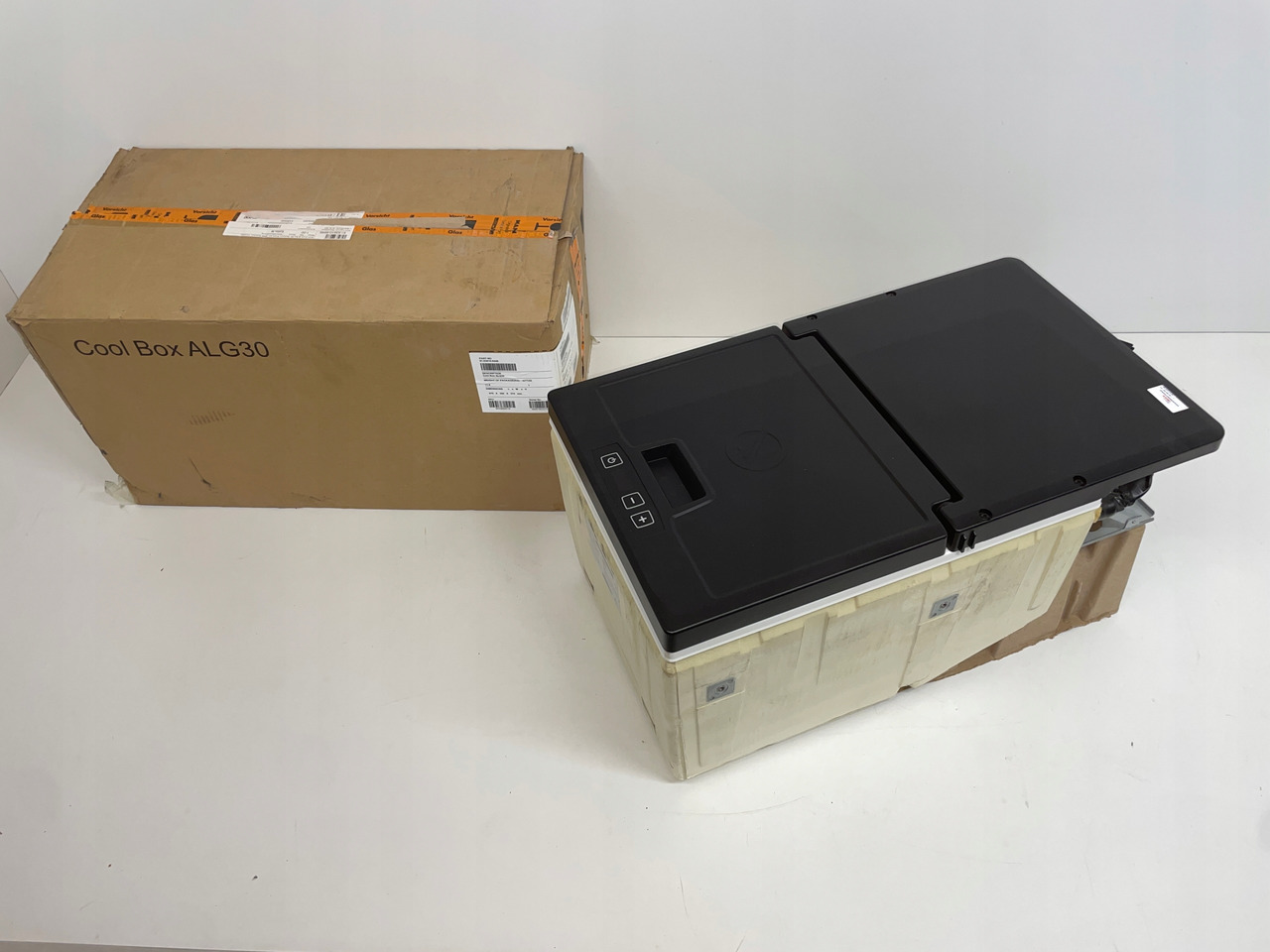 LODÓWKA CHŁODZIARKA MAN TGS TGL TGM 3 TGS3 EURO 6 81639106400 - Kabina ir interjeras - Sunkvežimis: foto 2 LODÓWKA CHŁODZIARKA MAN TGS TGL TGM 3 TGS3 EURO 6 81639106400 - Kabina ir interjeras - Sunkvežimis: foto 2