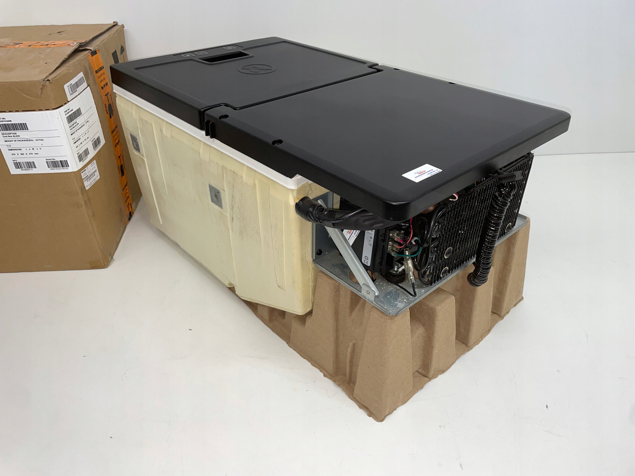 LODÓWKA CHŁODZIARKA MAN TGS TGL TGM 3 TGS3 EURO 6 81639106400 - Kabina ir interjeras - Sunkvežimis: foto 5 LODÓWKA CHŁODZIARKA MAN TGS TGL TGM 3 TGS3 EURO 6 81639106400 - Kabina ir interjeras - Sunkvežimis: foto 5