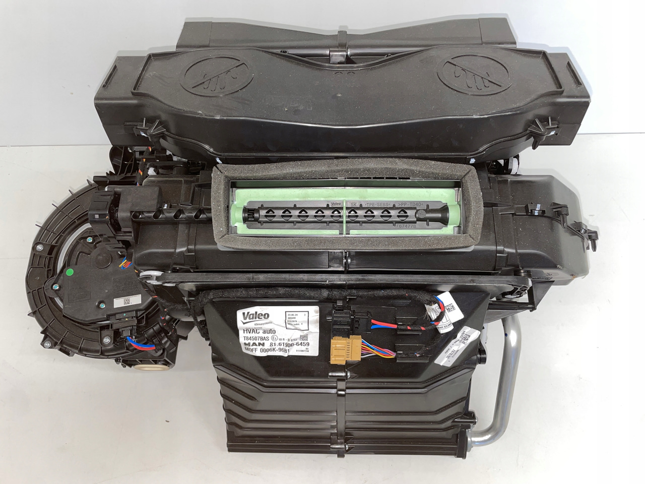 NAGRZEWNICA MAN TG3 TGX 3 TGX-3 81619006459 - Salono ventiliatorius - Sunkvežimis: foto 2 NAGRZEWNICA MAN TG3 TGX 3 TGX-3 81619006459 - Salono ventiliatorius - Sunkvežimis: foto 2