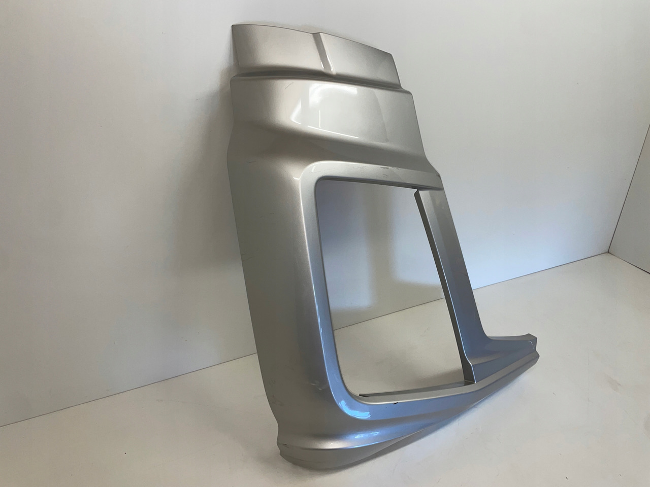 PRAWA OSŁONA OKULAR ZDERZAK FORD F-MAX JC46-17E950-A - Bamperis - Sunkvežimis: foto 2 PRAWA OSŁONA OKULAR ZDERZAK FORD F-MAX JC46-17E950-A - Bamperis - Sunkvežimis: foto 2