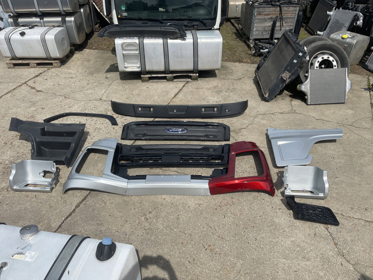 Przód Ford F-Max F Max Grill, Stopień , Stopnica Przedłużenie drzwi zderzak - Kėbulas ir išorė - Sunkvežimis: foto 2 Przód Ford F-Max F Max Grill, Stopień , Stopnica Przedłużenie drzwi zderzak - Kėbulas ir išorė - Sunkvežimis: foto 2