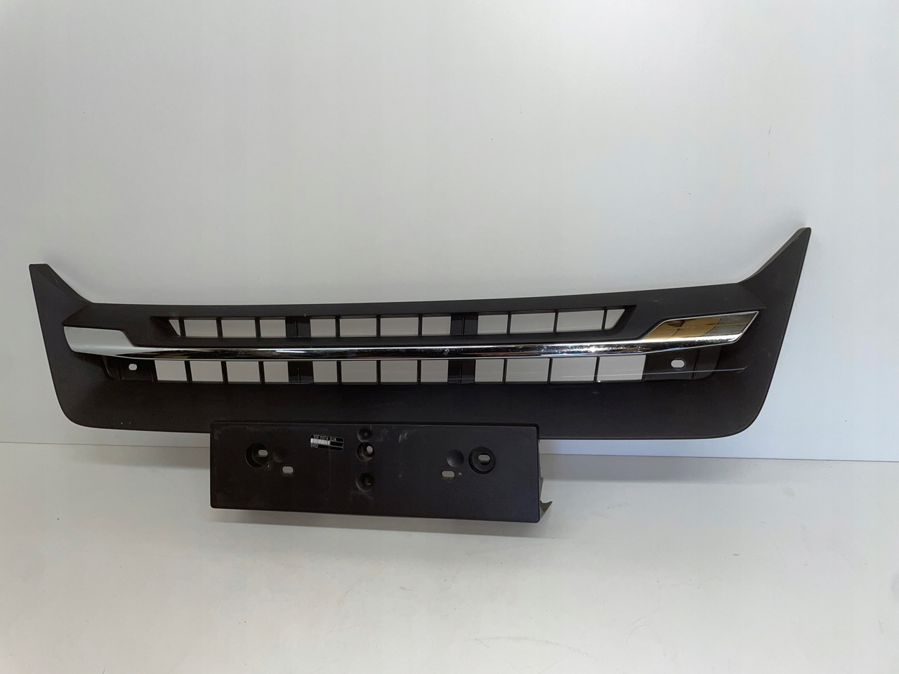 ŚRODKOWY GRILL CHROM ZDERZAKA MAN TGS TG3 TGS 3 ATRAPA 81416146086 - Grotelės - Sunkvežimis: foto 3 ŚRODKOWY GRILL CHROM ZDERZAKA MAN TGS TG3 TGS 3 ATRAPA 81416146086 - Grotelės - Sunkvežimis: foto 3