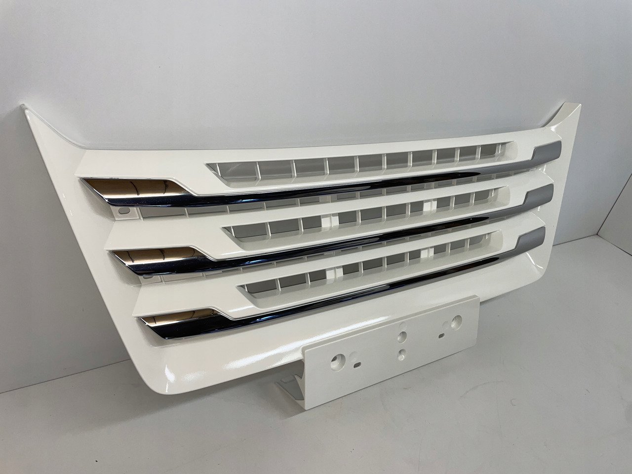 ŚRODKOWY GRILL CHROM ZDERZAKA MAN TGX TG3 TGX 3 ATRAPA 81416146084 - Grotelės - Sunkvežimis: foto 2 ŚRODKOWY GRILL CHROM ZDERZAKA MAN TGX TG3 TGX 3 ATRAPA 81416146084 - Grotelės - Sunkvežimis: foto 2
