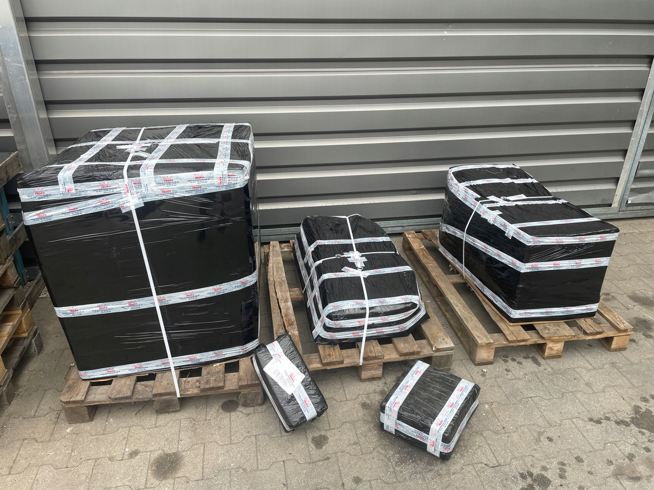 ŚRODKOWY GRILL CHROM ZDERZAKA MAN TGX TG3 TGX 3 ATRAPA 81416146084 - Grotelės - Sunkvežimis: foto 5 ŚRODKOWY GRILL CHROM ZDERZAKA MAN TGX TG3 TGX 3 ATRAPA 81416146084 - Grotelės - Sunkvežimis: foto 5