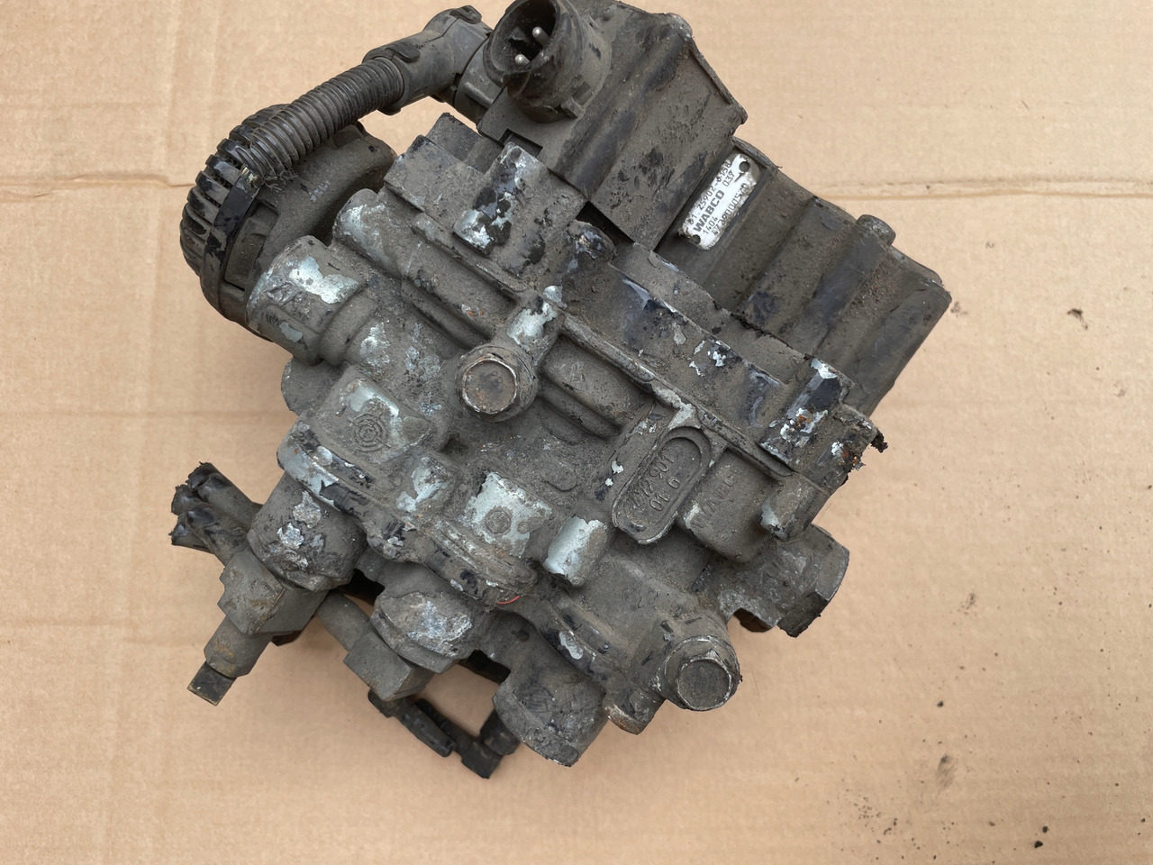 ZAWÓR PODUSZEK ECAS MAN TGA TGX TGS 4729000570 - Pneumatinė pakaba - Sunkvežimis: foto 2 ZAWÓR PODUSZEK ECAS MAN TGA TGX TGS 4729000570 - Pneumatinė pakaba - Sunkvežimis: foto 2