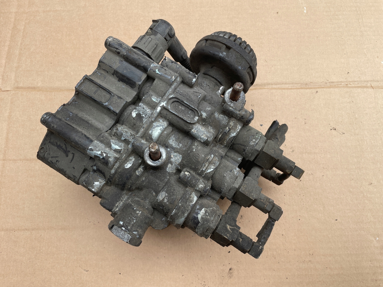 ZAWÓR PODUSZEK ECAS MAN TGA TGX TGS 4729000570 - Pneumatinė pakaba - Sunkvežimis: foto 1 ZAWÓR PODUSZEK ECAS MAN TGA TGX TGS 4729000570 - Pneumatinė pakaba - Sunkvežimis: foto 1