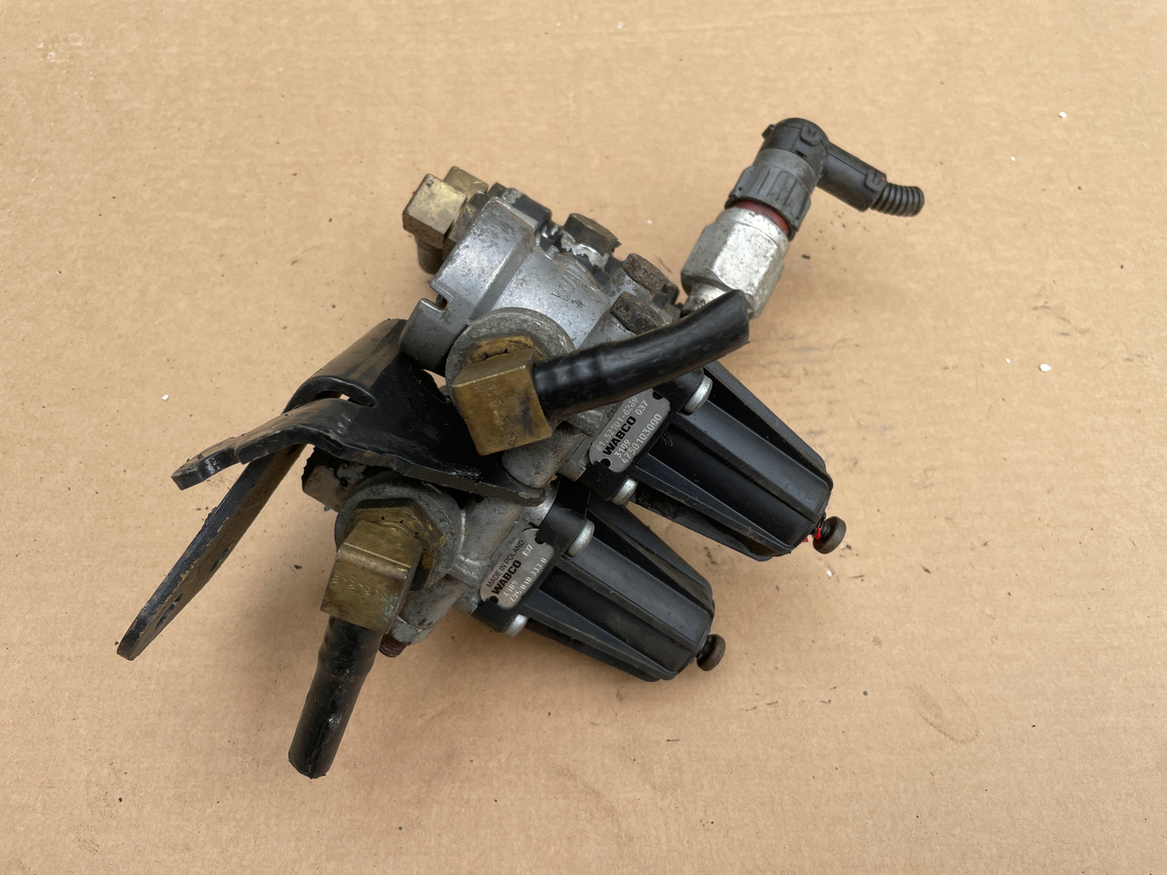 ZAWÓR REDUKCUJNY REDUKTOR CIŚNIENIA MAN TGA TGX TGS 4750103000 - Pneumatinė pakaba - Sunkvežimis: foto 4 ZAWÓR REDUKCUJNY REDUKTOR CIŚNIENIA MAN TGA TGX TGS 4750103000 - Pneumatinė pakaba - Sunkvežimis: foto 4