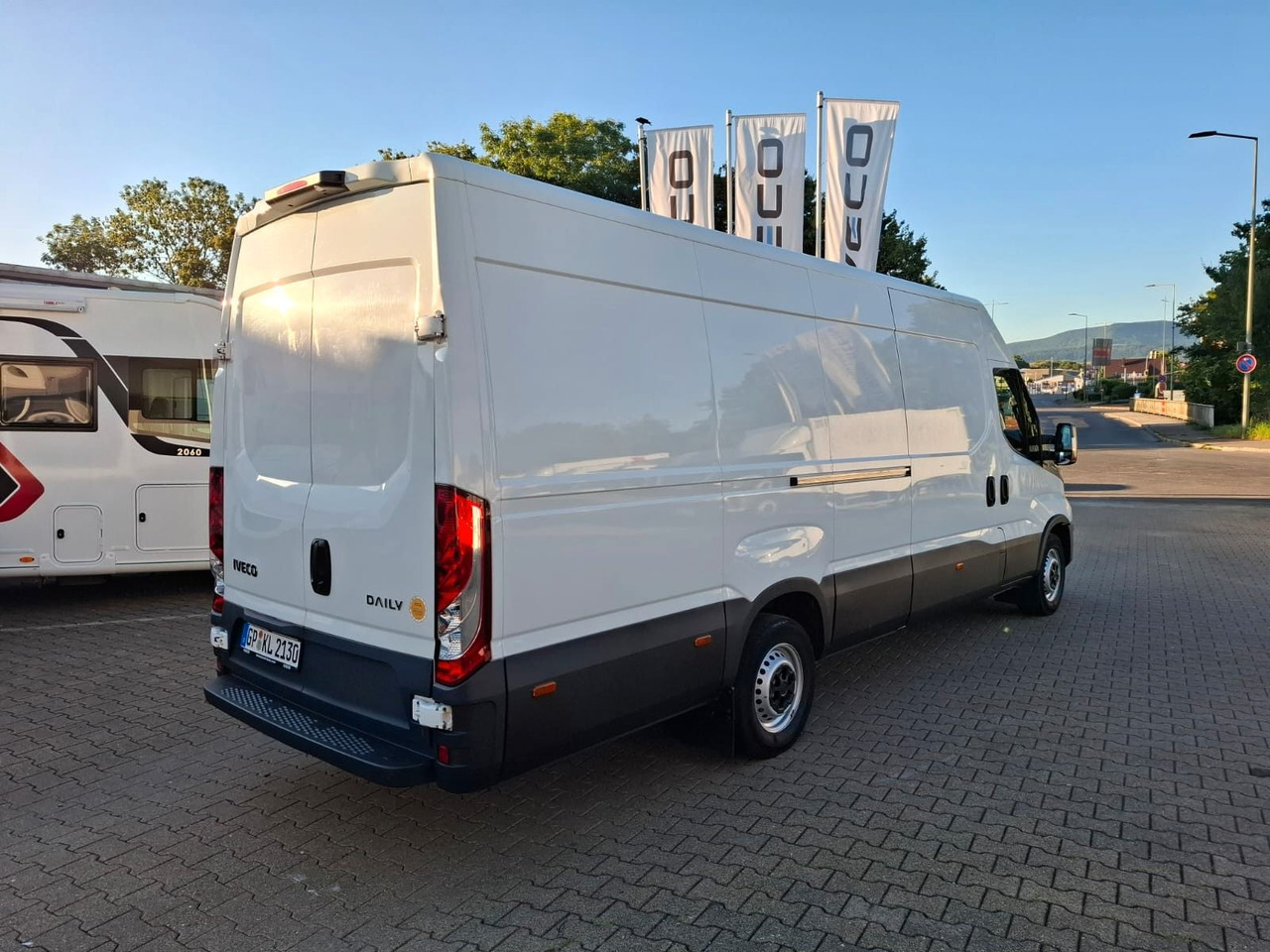 Iveco 35-160V/P, Luftfed., KLima, HiMatic, DAB,. - Krovininis mikroautobusas: foto 2 Iveco 35-160V/P, Luftfed., KLima, HiMatic, DAB,. - Krovininis mikroautobusas: foto 2
