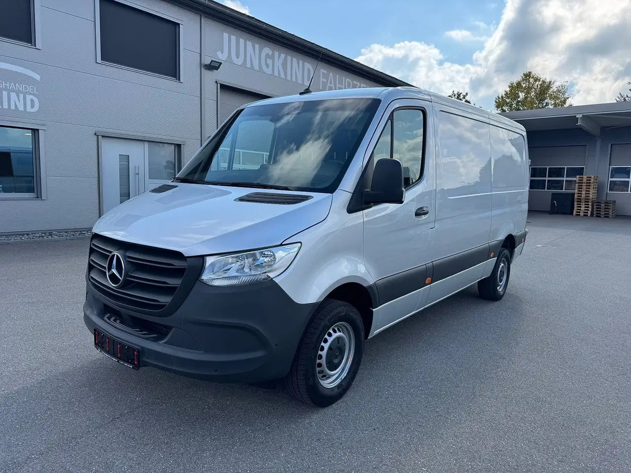 Mercedes-Benz Sprinter 317 CDI Lang Silber MBUX RWD Klima - Krovininis mikroautobusas: foto 1 Mercedes-Benz Sprinter 317 CDI Lang Silber MBUX RWD Klima - Krovininis mikroautobusas: foto 1