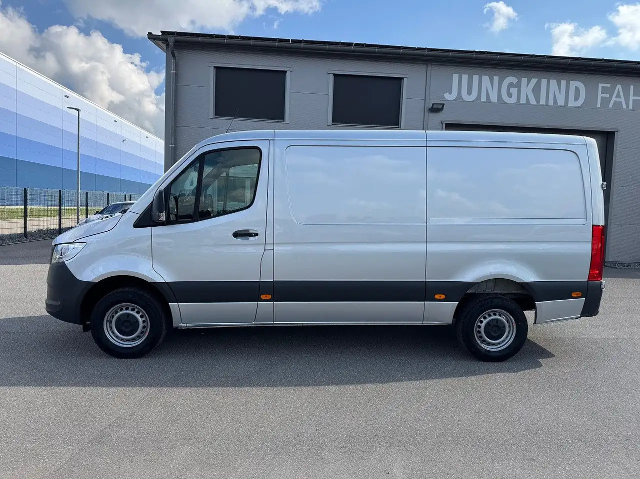 Mercedes-Benz Sprinter 317 CDI Lang Silber MBUX RWD Klima - Krovininis mikroautobusas: foto 3 Mercedes-Benz Sprinter 317 CDI Lang Silber MBUX RWD Klima - Krovininis mikroautobusas: foto 3
