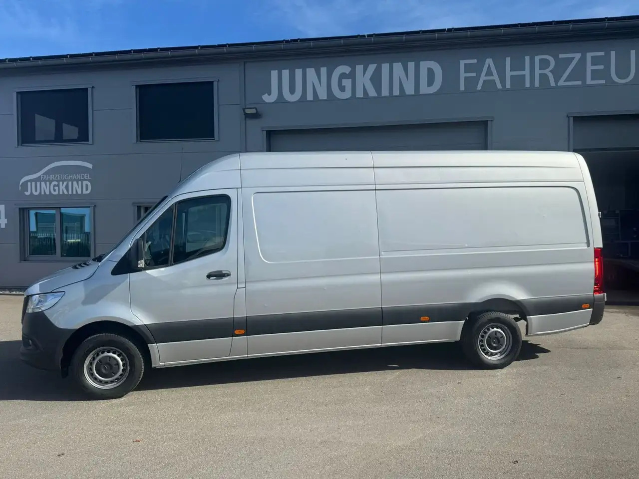 Mercedes-Benz Sprinter 317 CDI Maxi Lang Silber Klima MBUX AHK - Krovininis mikroautobusas: foto 1 Mercedes-Benz Sprinter 317 CDI Maxi Lang Silber Klima MBUX AHK - Krovininis mikroautobusas: foto 1
