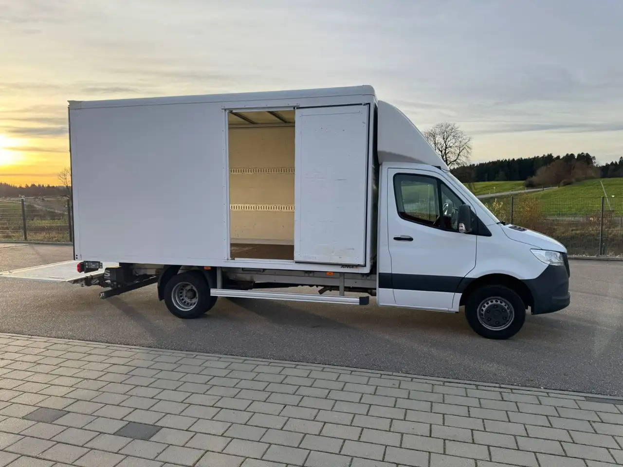 Mercedes-Benz Sprinter 516 CDI Maxi Koffer LBW AHK Klima - Furgonas su krovinių dėže: foto 4 Mercedes-Benz Sprinter 516 CDI Maxi Koffer LBW AHK Klima - Furgonas su krovinių dėže: foto 4
