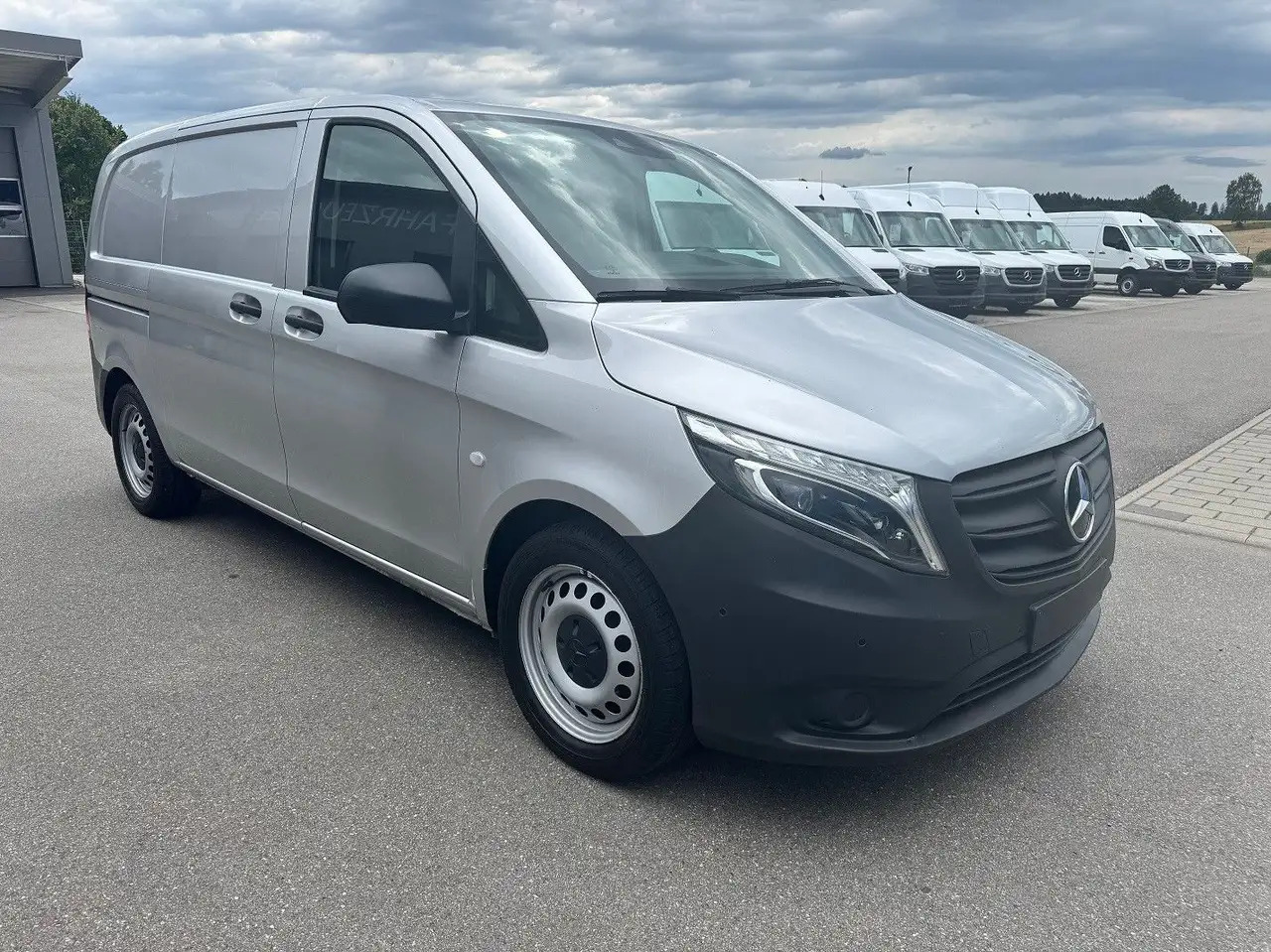 Mercedes-Benz Vito 114 CDI Kompakt Silber Klima Bott - Krovininis mikroautobusas: foto 2 Mercedes-Benz Vito 114 CDI Kompakt Silber Klima Bott - Krovininis mikroautobusas: foto 2