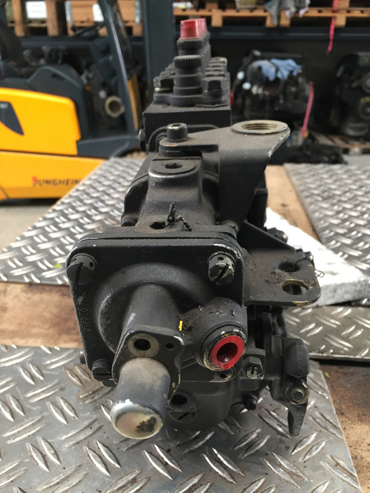 ---Gebrauchte Einspritzpumpe MAN 322, 5 Zylinder, Bosch - Nr. : 0402 035 028, MAN 51.11103 - 7122 - Kuro siurblys - Sunkvežimis: foto 2 ---Gebrauchte Einspritzpumpe MAN 322, 5 Zylinder, Bosch - Nr. : 0402 035 028, MAN 51.11103 - 7122 - Kuro siurblys - Sunkvežimis: foto 2
