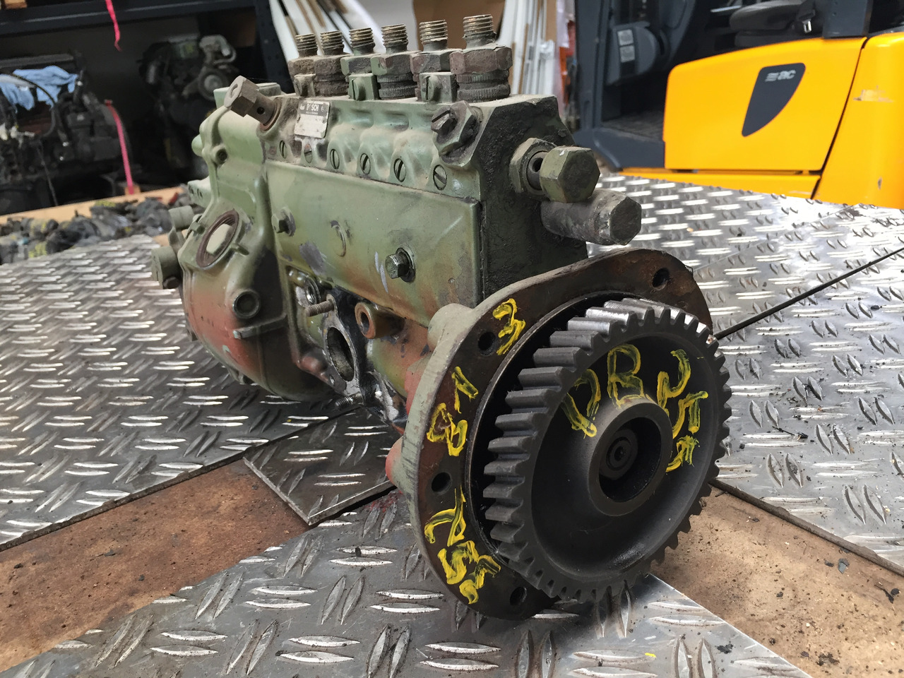 Gebrauchte Einspritzpumpe MB 813, Typ : OM 352, Bosch - Nr. : 0400 846 233 - Kuro siurblys - Sunkvežimis: foto 1 Gebrauchte Einspritzpumpe MB 813, Typ : OM 352, Bosch - Nr. : 0400 846 233 - Kuro siurblys - Sunkvežimis: foto 1