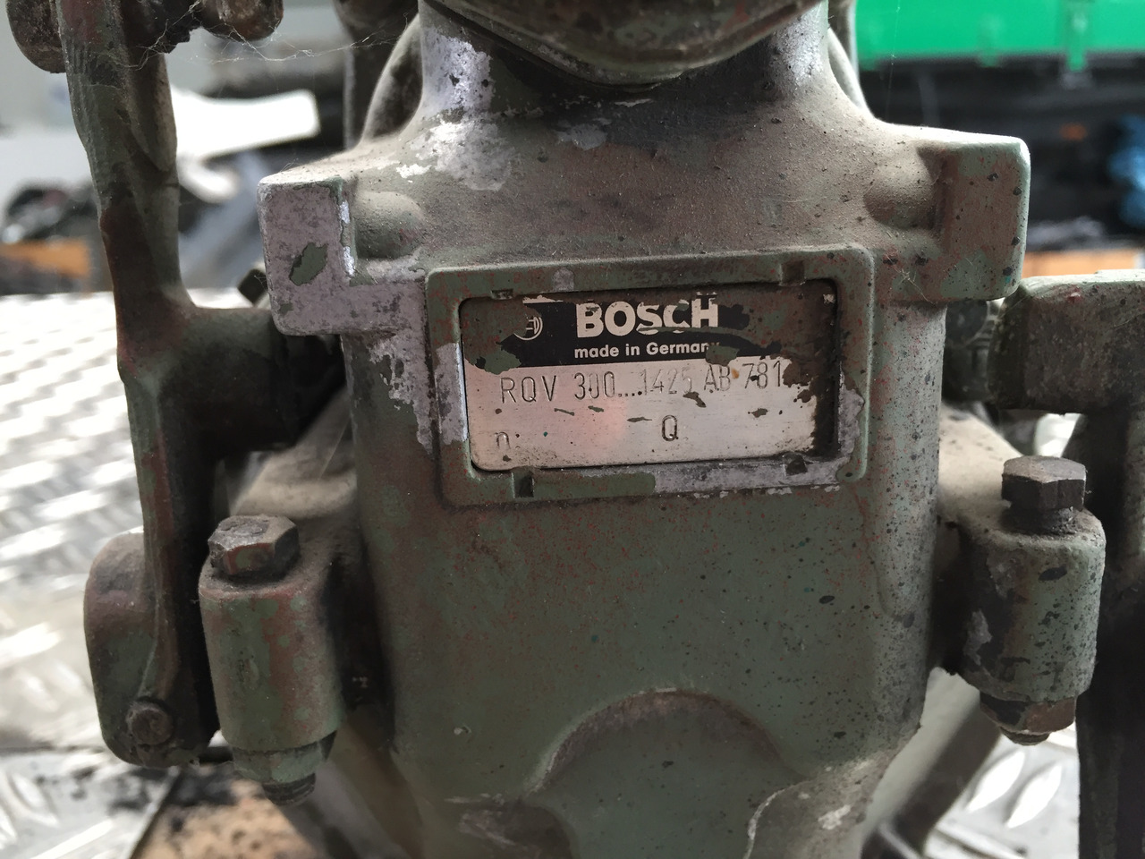 Gebrauchte Einspritzpumpe MB 813, Typ : OM 352, Bosch - Nr. : 0400 846 233 - Kuro siurblys - Sunkvežimis: foto 3 Gebrauchte Einspritzpumpe MB 813, Typ : OM 352, Bosch - Nr. : 0400 846 233 - Kuro siurblys - Sunkvežimis: foto 3