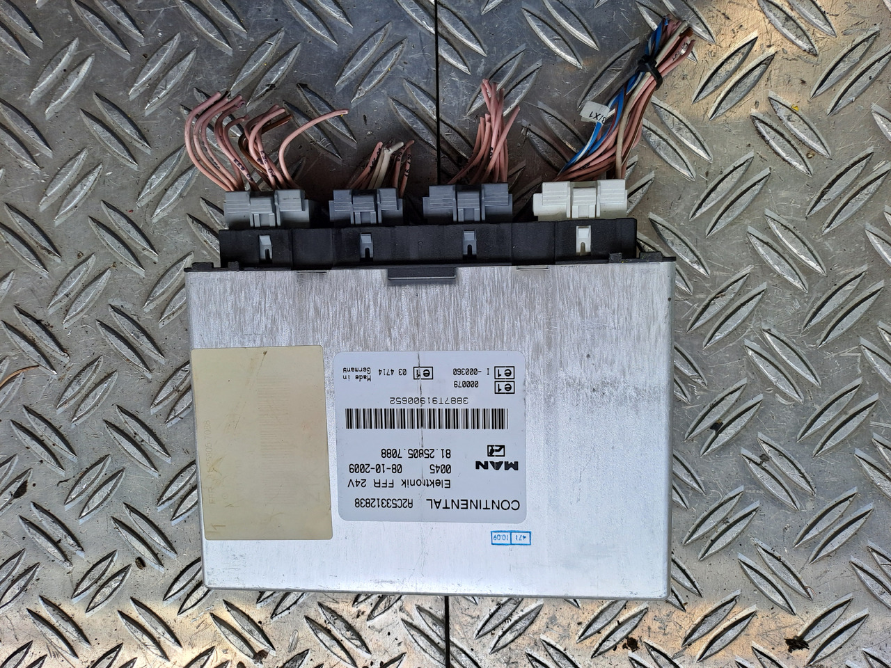 Gebrauchte MAN TGX 26.480 Steuergerät Fahrzeugführungsrechner , Artikel - Nr. : 81.25805 - 7088 - Valdymo blokas - Sunkvežimis: foto 2 Gebrauchte MAN TGX 26.480 Steuergerät Fahrzeugführungsrechner , Artikel - Nr. : 81.25805 - 7088 - Valdymo blokas - Sunkvežimis: foto 2