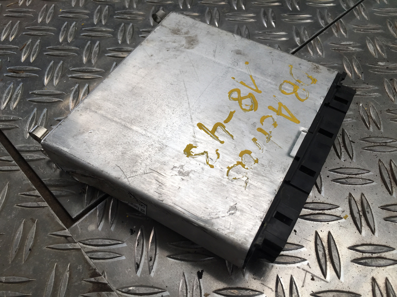 Gebrauchter DB Actros 1843 Steuergerät VDO, Artikel - Nr. : A 000 446 38 02 - Valdymo blokas - Sunkvežimis: foto 1 Gebrauchter DB Actros 1843 Steuergerät VDO, Artikel - Nr. : A 000 446 38 02 - Valdymo blokas - Sunkvežimis: foto 1