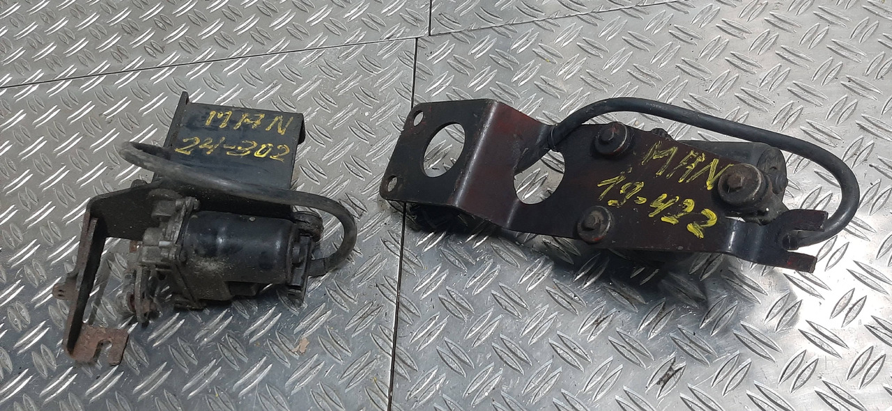 Gebrauchter MAN 19.422 und 24.302 Wischermotor, Artikel - Nr. : 81.99999 - 9999 - Valytuvas - Sunkvežimis: foto 1 Gebrauchter MAN 19.422 und 24.302 Wischermotor, Artikel - Nr. : 81.99999 - 9999 - Valytuvas - Sunkvežimis: foto 1