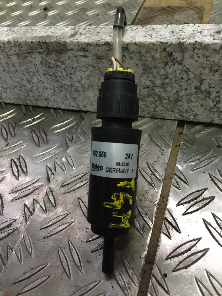 Gebrauchter Scheibenwaschmotor MAN TGM 15.280, Artikel - Nr.: 81.26485-6033 - Priekinis stiklas - Sunkvežimis: foto 4 Gebrauchter Scheibenwaschmotor MAN TGM 15.280, Artikel - Nr.: 81.26485-6033 - Priekinis stiklas - Sunkvežimis: foto 4