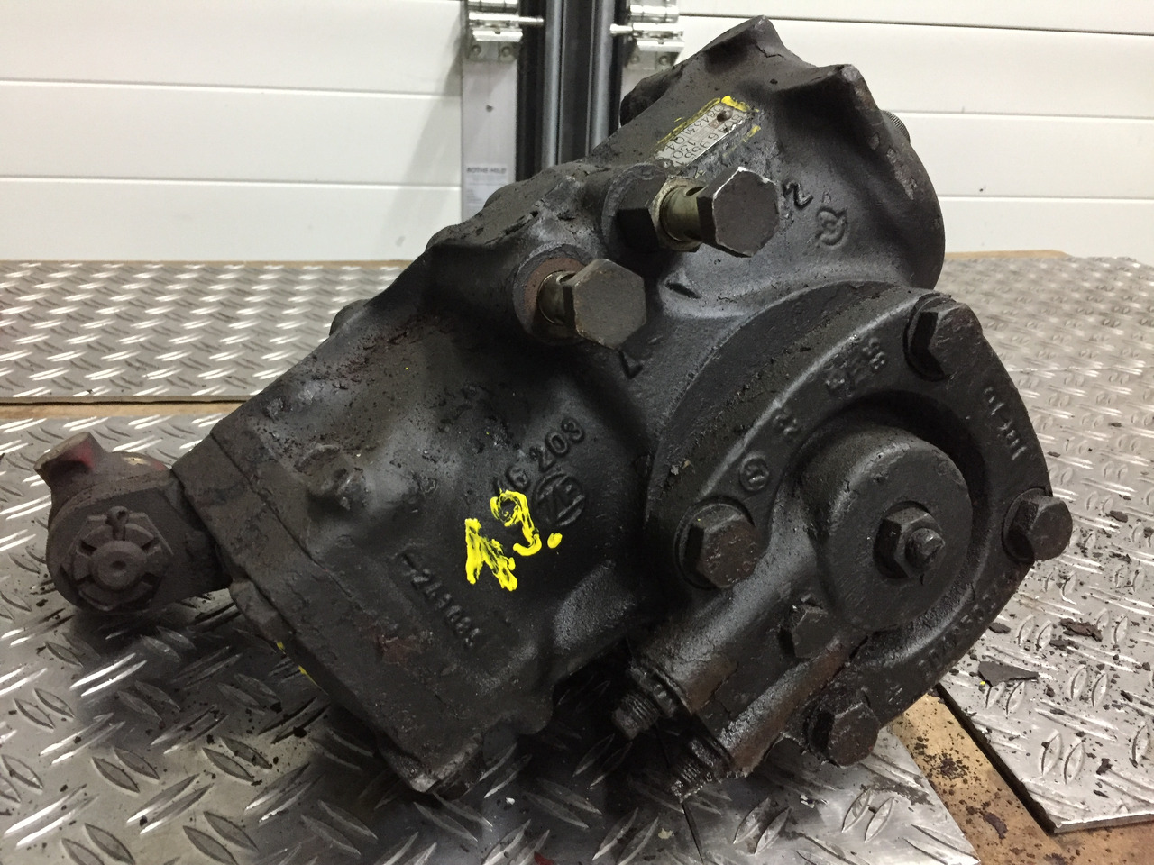 Gebrauchtes Lenkgetriebe MAN F 8, 291, Artikel - Nr.: 81.9999 - 9999 - Vairo pavara - Sunkvežimis: foto 4 Gebrauchtes Lenkgetriebe MAN F 8, 291, Artikel - Nr.: 81.9999 - 9999 - Vairo pavara - Sunkvežimis: foto 4