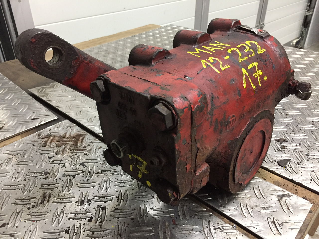 Gebrauchtes Lenkgetriebe MAN F90, 12.232, Artikel - Nr.: 81.9999 - 9999 - Vairo pavara - Sunkvežimis: foto 2 Gebrauchtes Lenkgetriebe MAN F90, 12.232, Artikel - Nr.: 81.9999 - 9999 - Vairo pavara - Sunkvežimis: foto 2